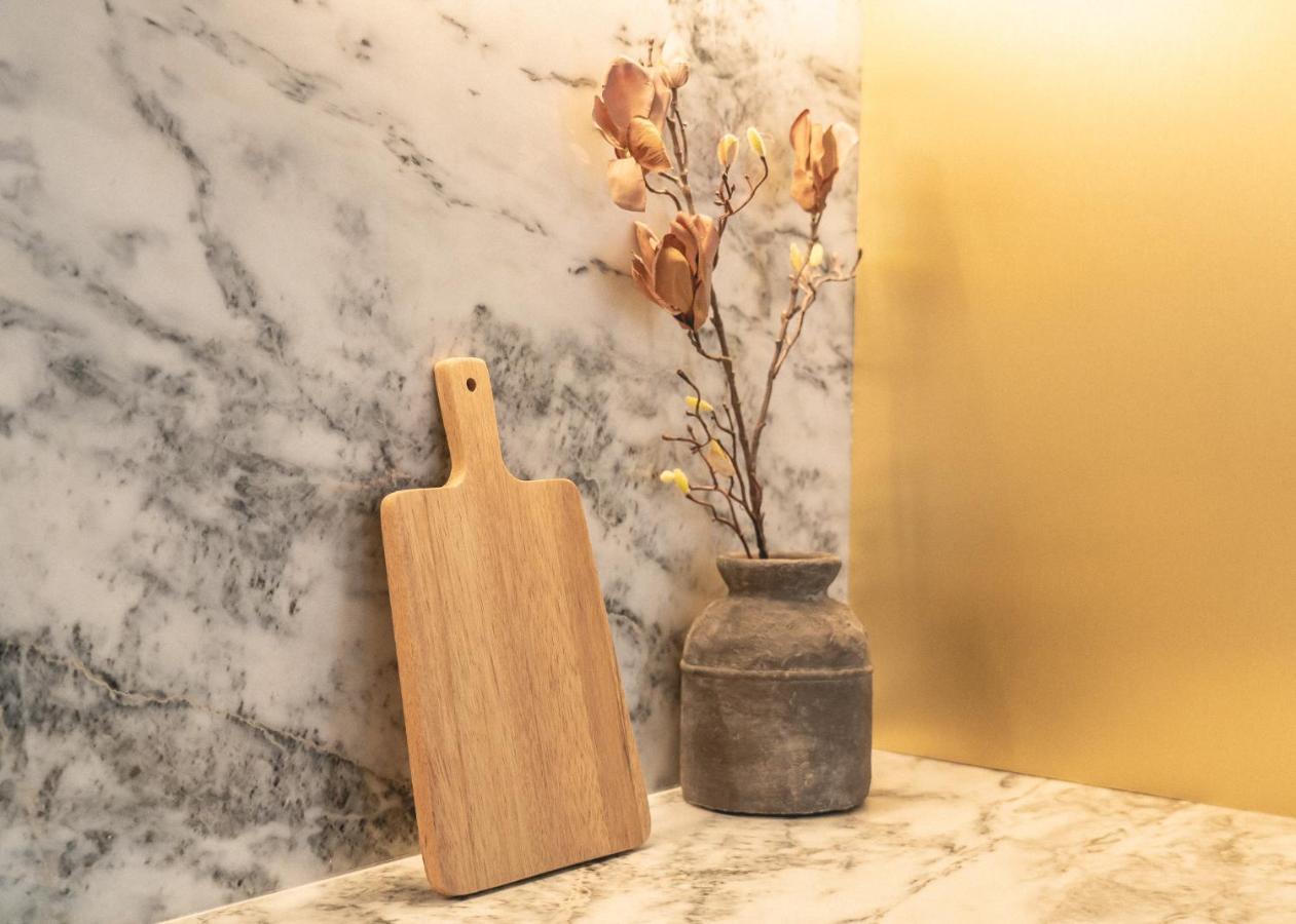 Village Aparthotel By Boa Порту Экстерьер фото A cutting board
