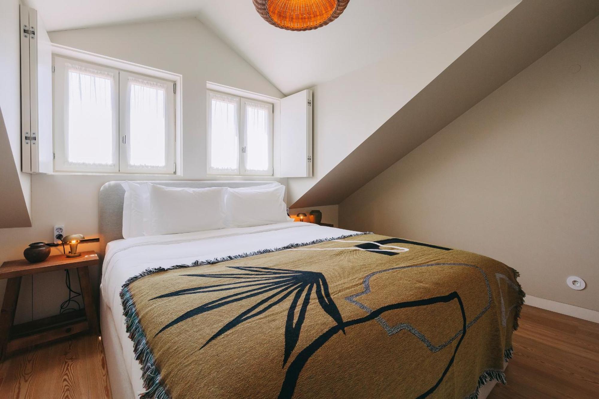 Village Aparthotel By Boa Порту Номер фото A bed with a throw